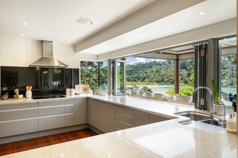 Photo of property in 14 Oscar Road, Greenhithe, Auckland, 0632