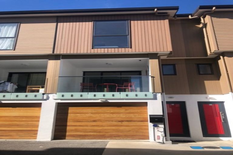 Photo of property in 26 Akeake Lane, Manurewa, Auckland, 2102