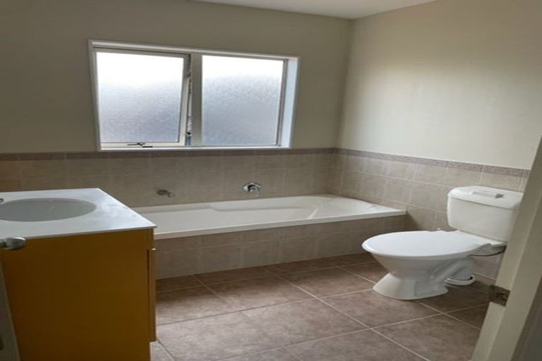 Photo of property in 28 Maypark Crescent, Flat Bush, Auckland, 2016