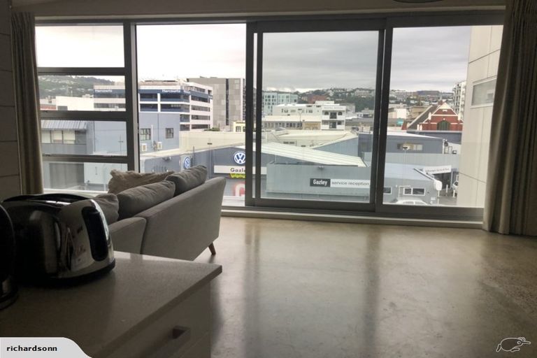 Photo of property in 1/25 Home Street, Mount Victoria, Wellington, 6011