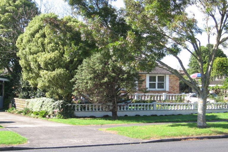 Photo of property in 86 Beach Road, Te Atatu Peninsula, Auckland, 0610
