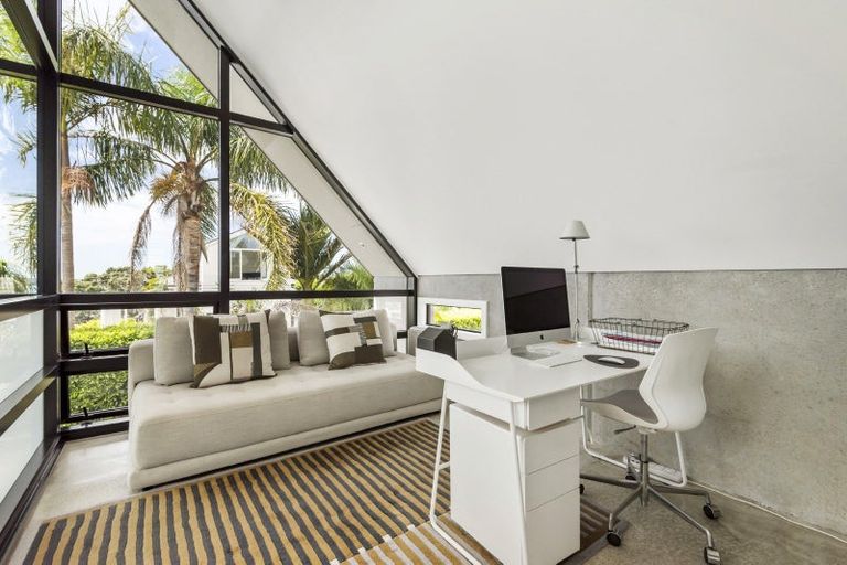 Photo of property in 81 Queen Street, Northcote Point, Auckland, 0627