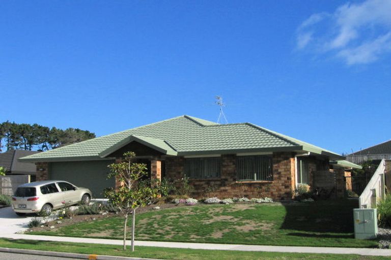 Photo of property in 4 Jeannie Way, Waikanae Beach, Waikanae, 5036