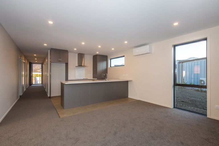 Photo of property in 5 Mount Creighton Crescent, Wanaka, 9305