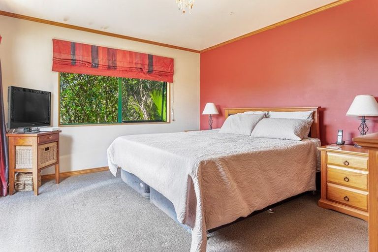 Photo of property in 214 Shaw Road, Oratia, Auckland, 0604