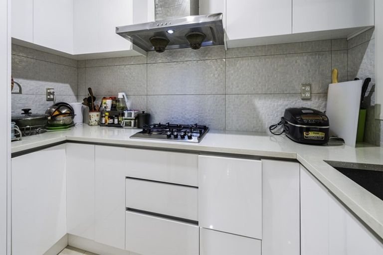 Photo of property in 28 Leburn Crescent, Flat Bush, Auckland, 2016