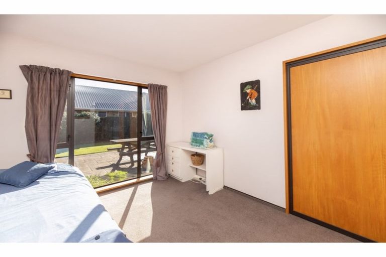 Photo of property in 22 Berkshire Drive, Avonhead, Christchurch, 8042