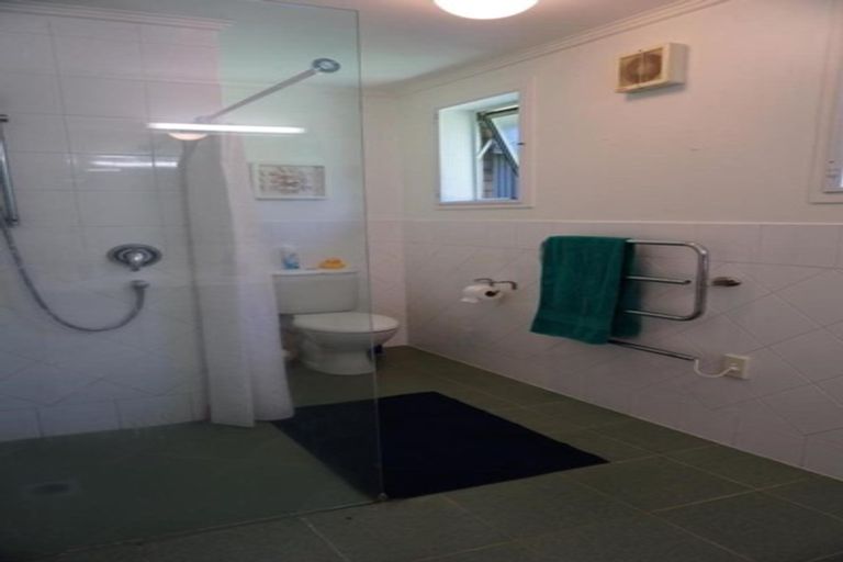 Photo of property in 15 Beeche Place, Birkdale, Auckland, 0626