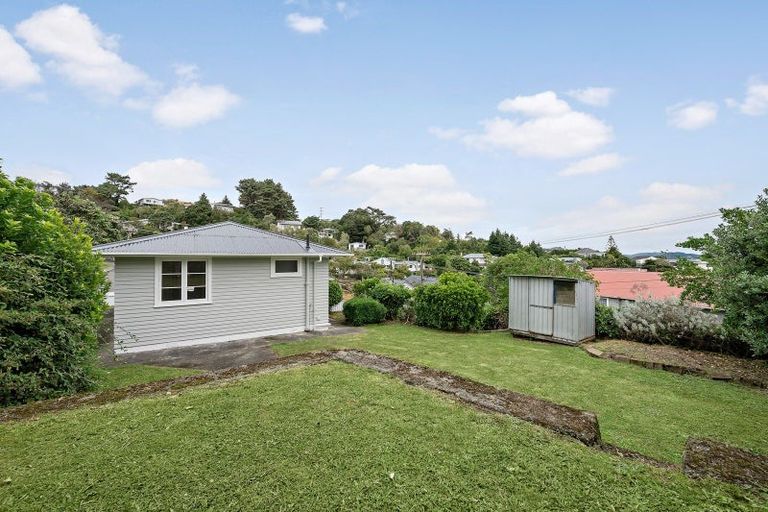 Photo of property in 5 Omega Street, Newlands, Wellington, 6037