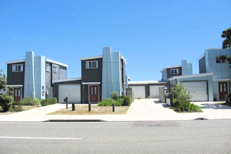 Photo of property in 4/14f Tireti Road, Titahi Bay, Porirua, 5022