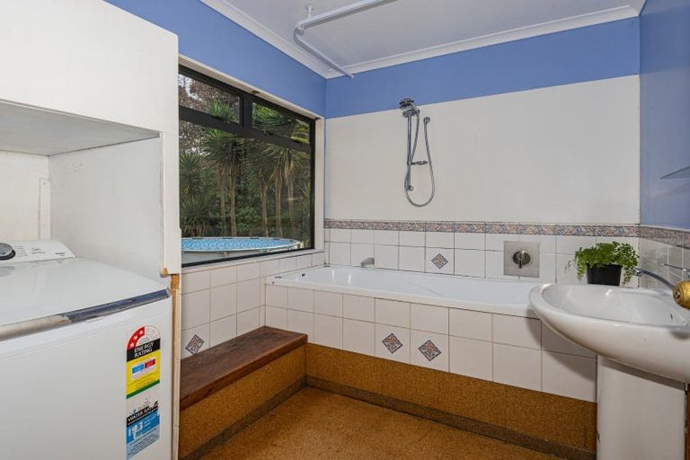 Photo of property in 180 Western Hills Drive, Kensington, Whangarei, 0112