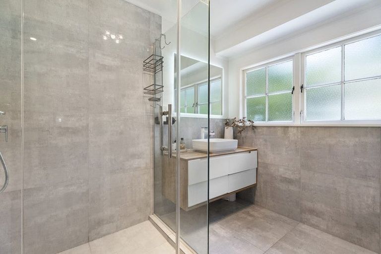 Photo of property in 30 Glencourt Place, Glenfield, Auckland, 0629