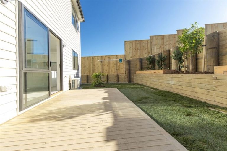 Photo of property in 104 Godfrey Drive, Orewa, 0931