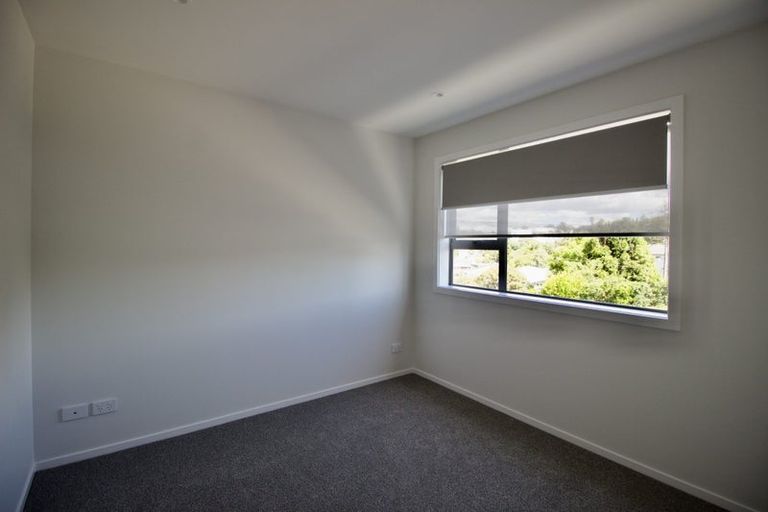 Photo of property in 2/94 Target Road, Totara Vale, Auckland, 0629