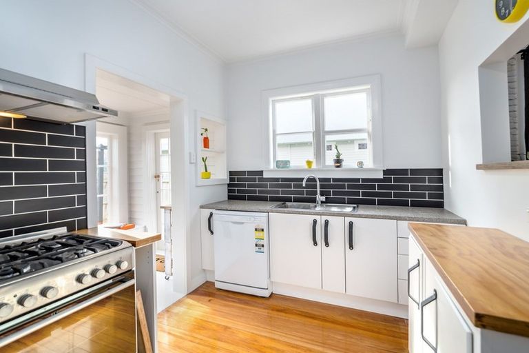 Photo of property in 28 Garrison Street, Carterton, 5713