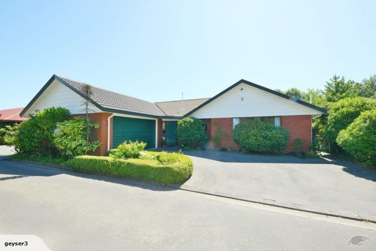 Photo of property in 25d Ramore Place, Redwood, Christchurch, 8051