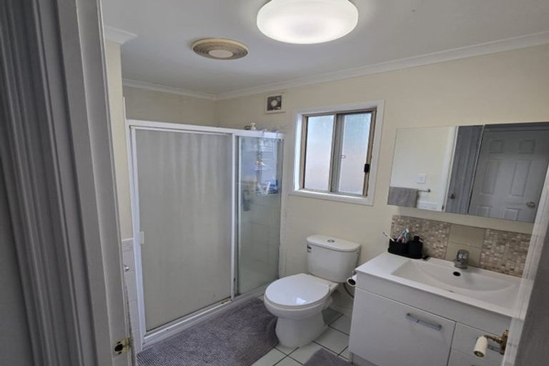Photo of property in 12 Ranch Avenue, Beach Haven, Auckland, 0626