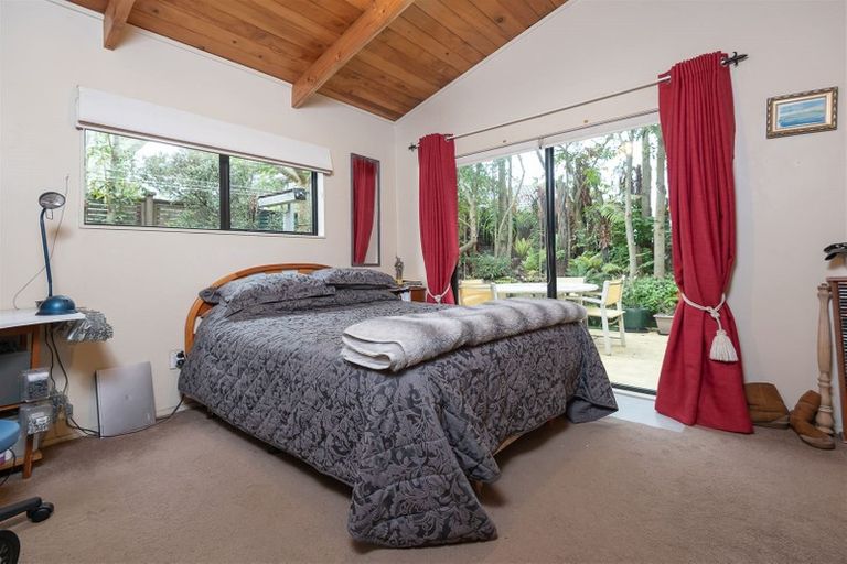 Photo of property in 18 Tanglewood Place, Cockle Bay, Auckland, 2014