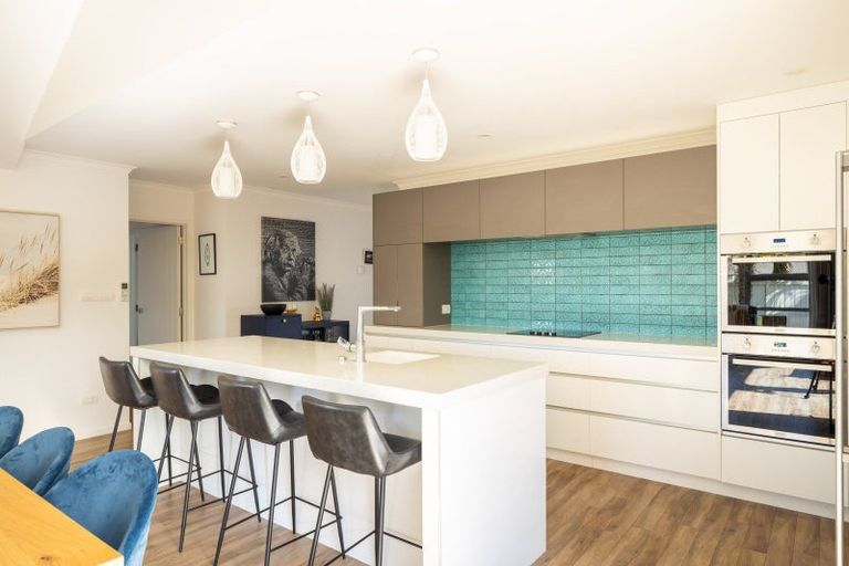 Photo of property in 2a Portland Drive, Highlands Park, New Plymouth, 4312