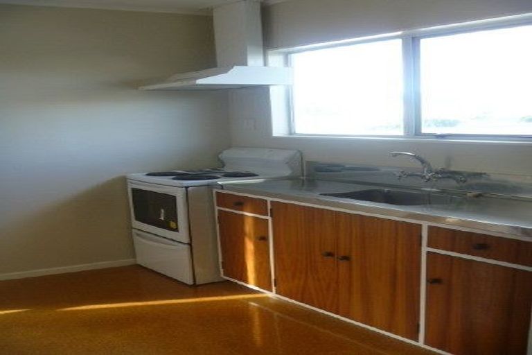 Photo of property in 1-3 Apu Crescent, Lyall Bay, Wellington, 6022