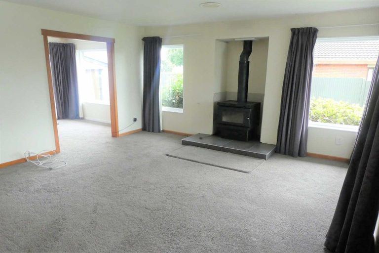 Photo of property in 11 Valerie Place, Redwood, Christchurch, 8051