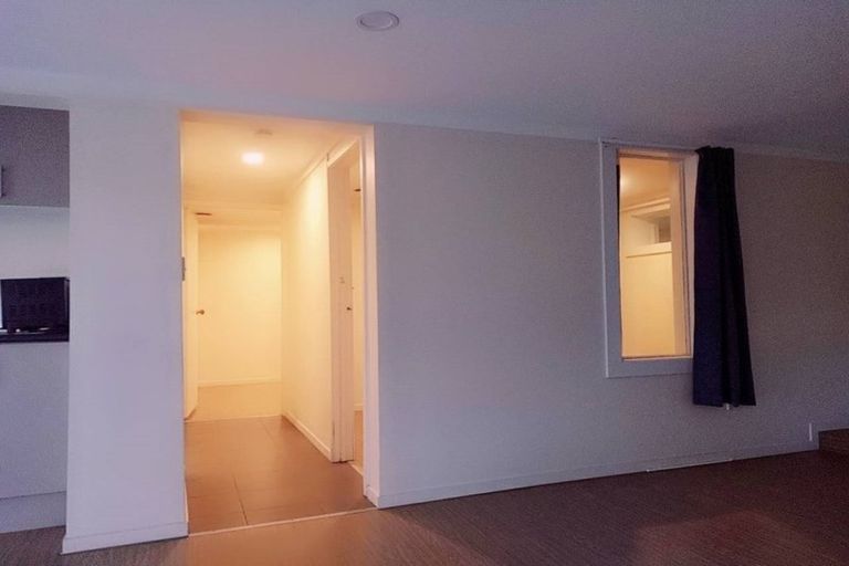 Photo of property in 1/288 East Coast Road, Forrest Hill, Auckland, 0620