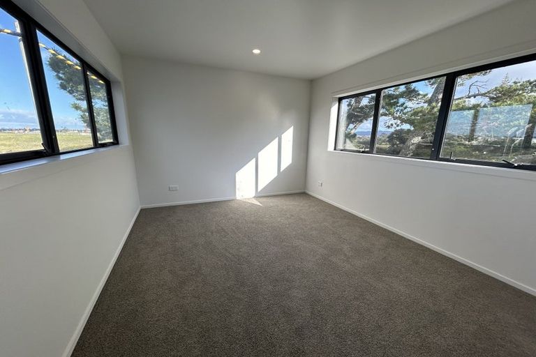 Photo of property in 338 Triangle Road, Massey, Auckland, 0614