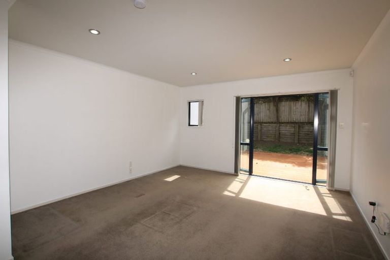 Photo of property in 17 Candlestick Place, Oteha, Auckland, 0632