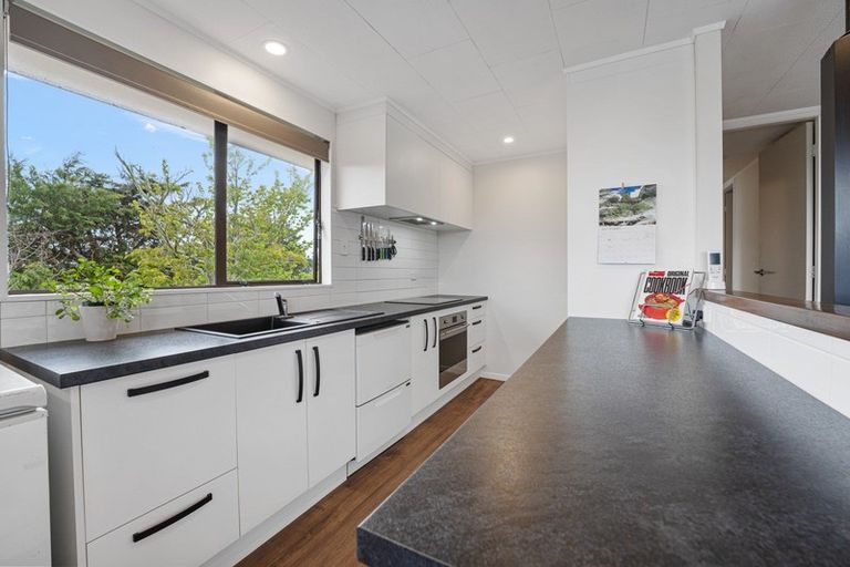 Photo of property in 13 Winstone Place, Highlands Park, New Plymouth, 4312