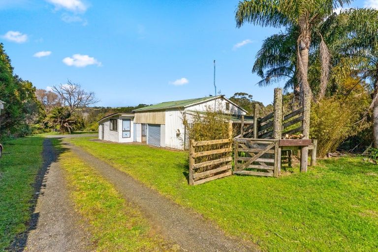 Photo of property in 202 Muriwai Valley Road, Muriwai, Waimauku, 0881