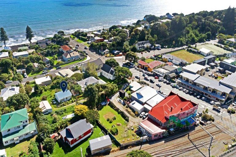 Photo of property in 15 Beach Road, Paekakariki, 5034