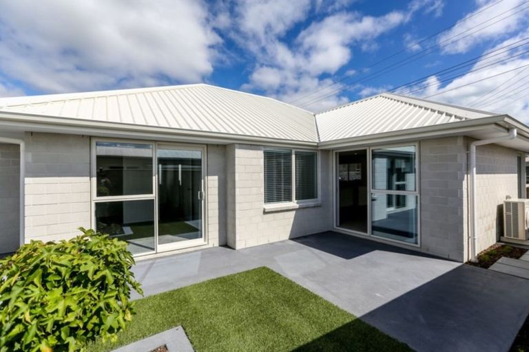 Photo of property in 3 Normanby Street, Fitzroy, New Plymouth, 4312