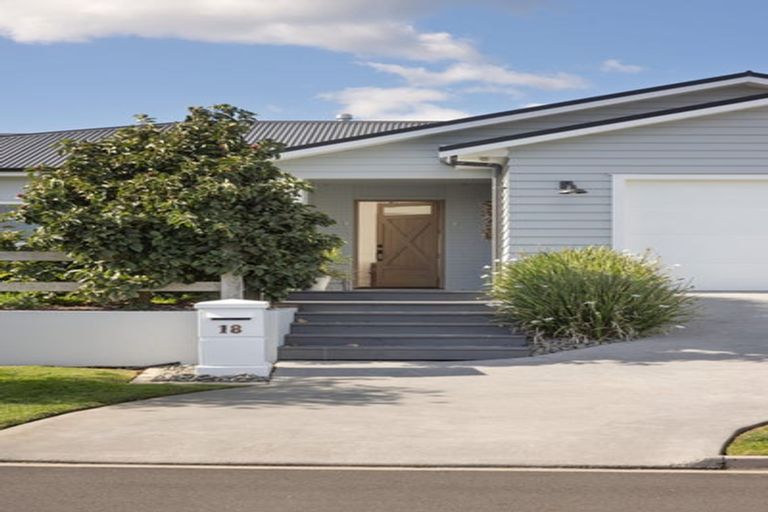 Photo of property in 18 Montia Close, Papamoa Beach, Papamoa, 3118