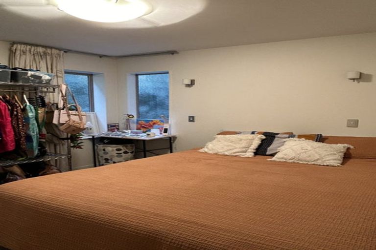 Photo of property in Aqua, 2/74 Oriental Parade, Oriental Bay, Wellington, 6011