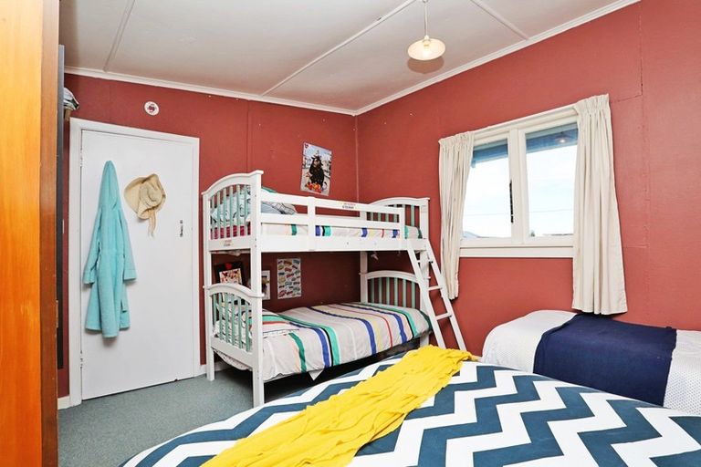 Photo of property in 16 Walker Street, Riverton/aparima, Riverton, 9822