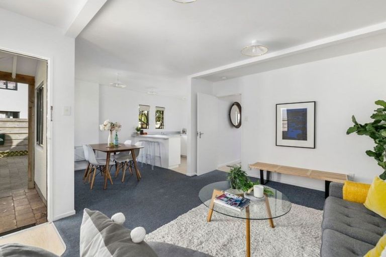 Photo of property in 2/74 Waiwhetu Road, Waiwhetu, Lower Hutt, 5010