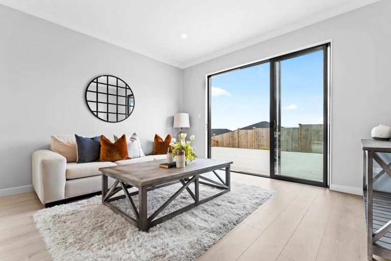 Photo of property in 13 Lumber Rise, Swanson, Auckland, 0614