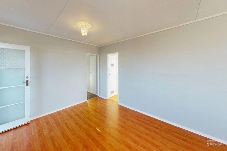 Photo of property in 17 Tainui Street, Castlecliff, Whanganui, 4501