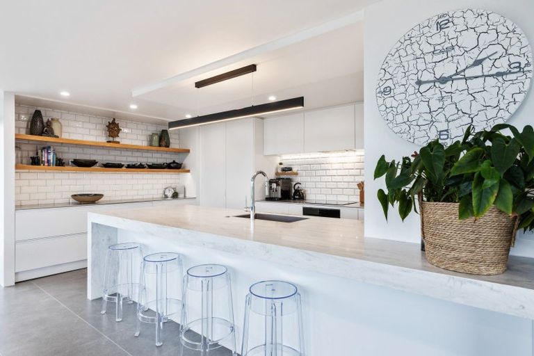 Photo of property in Weekeston Apartments, 2 Nobs Line, Strandon, New Plymouth, 4312