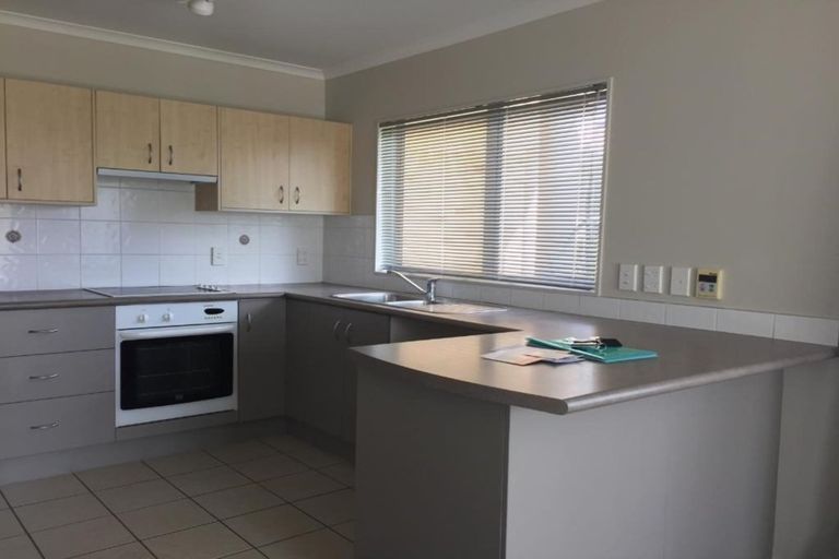 Photo of property in 37 Milson Drive, Papakura, 2110