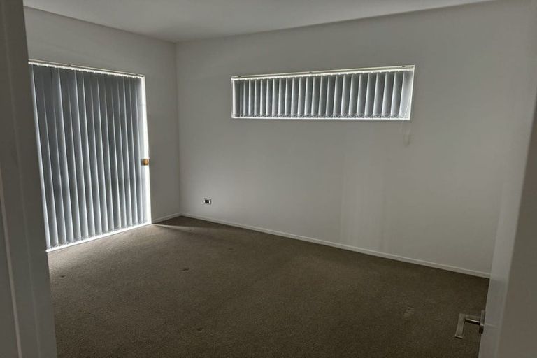Photo of property in 30 Midhurst Avenue, Henderson, Auckland, 0612