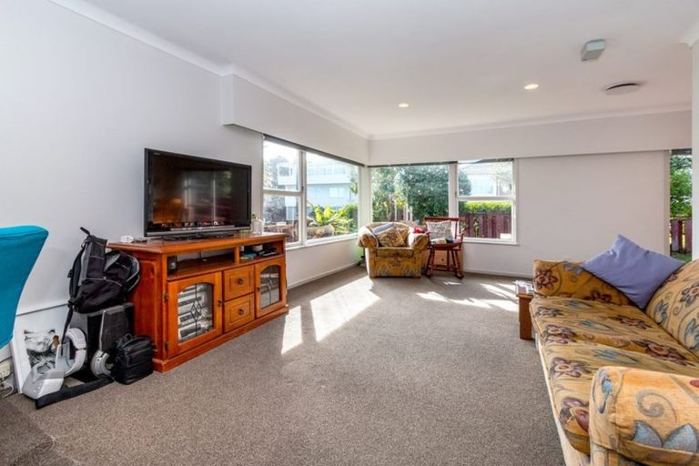 Photo of property in 1/12 Walter Street, Hauraki, Auckland, 0622