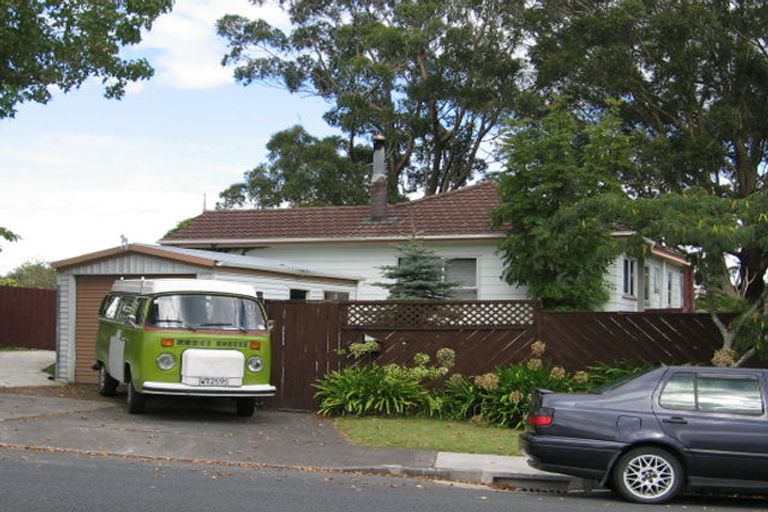 Photo of property in 19 West Harbour Drive, West Harbour, Auckland, 0618