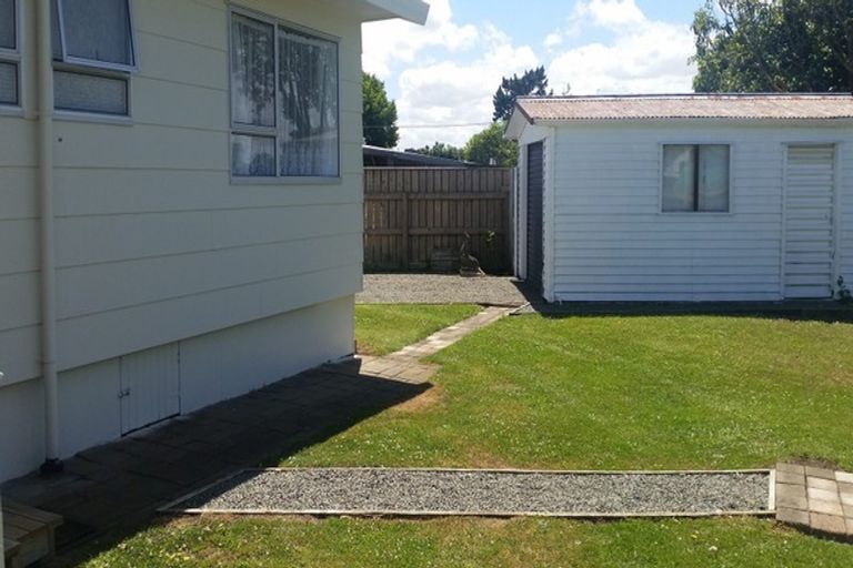 Photo of property in 28 Bear Street, Waverley, 4510