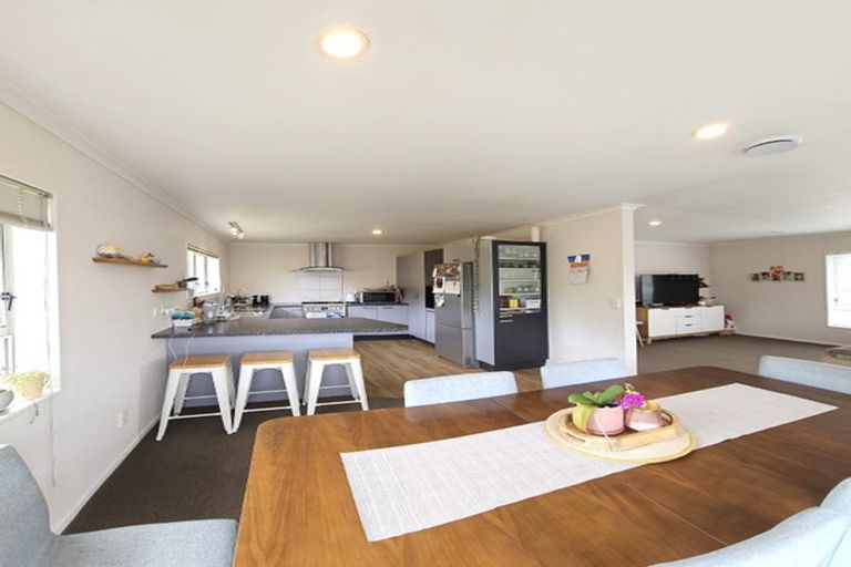 Photo of property in 93a Taylor Terrace, Tawa, Wellington, 5028