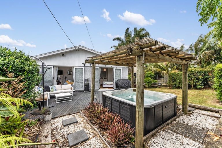 Photo of property in 2/71 Deep Creek Road, Waiake, Auckland, 0630
