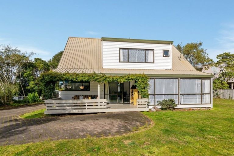 Photo of property in 4 Tirita Street, Kawaha Point, Rotorua, 3010