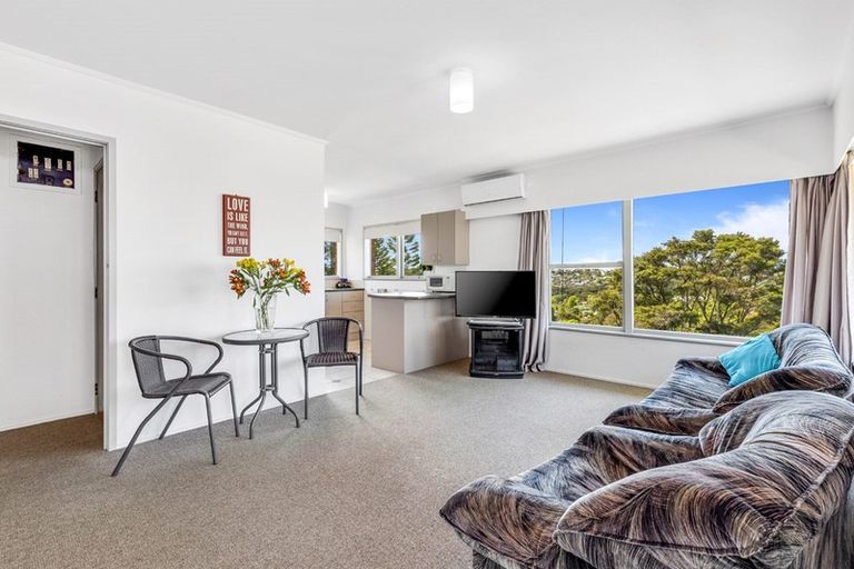 Photo of property in 2/21 Seaview Road, Glenfield, Auckland, 0629