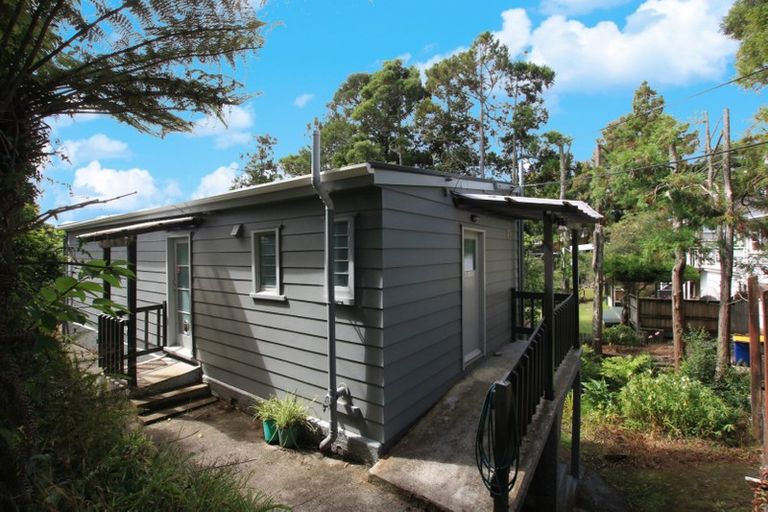 Photo of property in 41 Derwent Crescent, Titirangi, Auckland, 0604