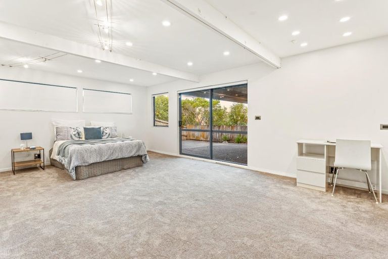 Photo of property in 21 Breenagh Place, Massey, Auckland, 0614